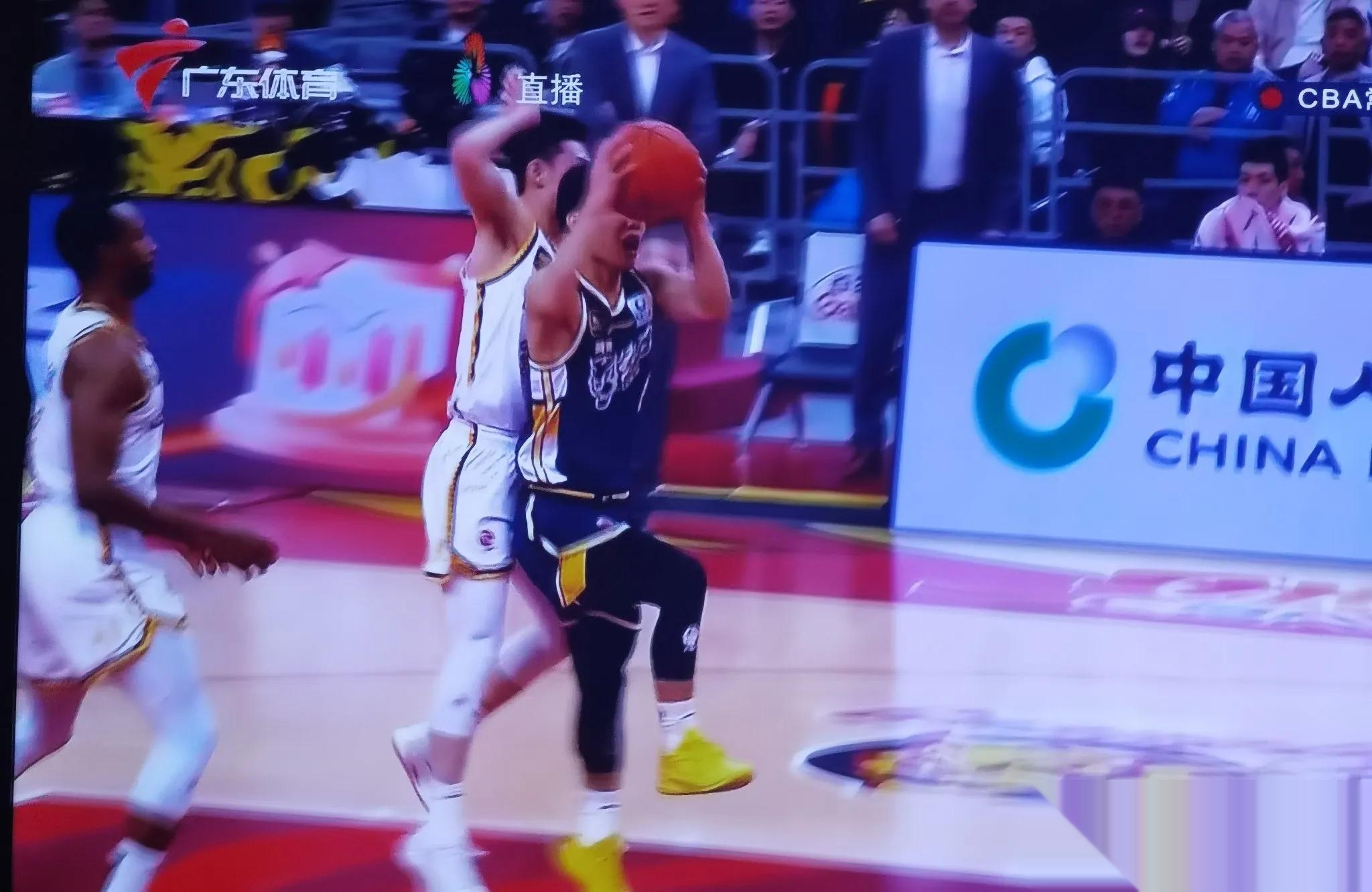 岭东雄鹿队险胜塞北雄鹿队,摔跤附加赛上演关键失误成转折!韧性与执行并存-九游体育